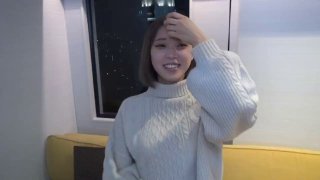海角驚現痴女大神與公公亂倫～老公前腳剛走，後腳雯雯就被公公按著一頓狂操…